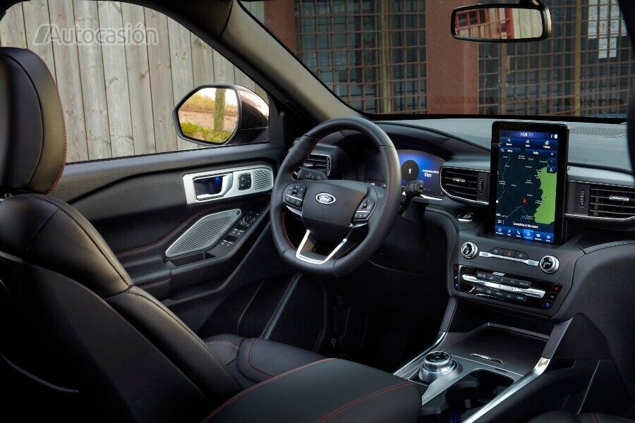 Ford Explorer PHEV 2020 interior.