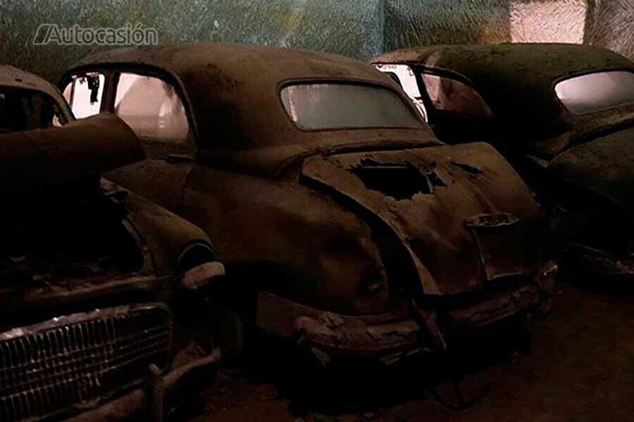 vehículos abandonados de los años 40 a 30 metros bajo tierra