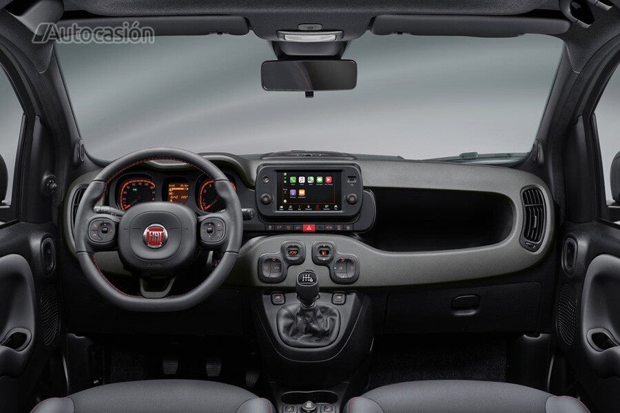 Lo más llamativo del interior es la nueva pantalla central de 7 pulgadas.