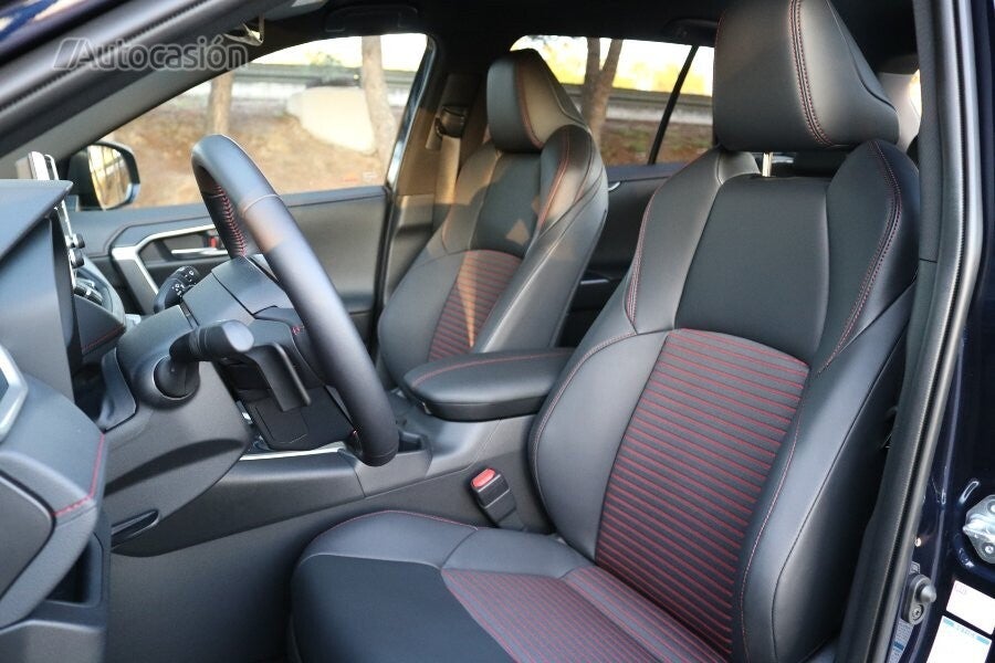 Suzuki Across híbrido enchufable interior