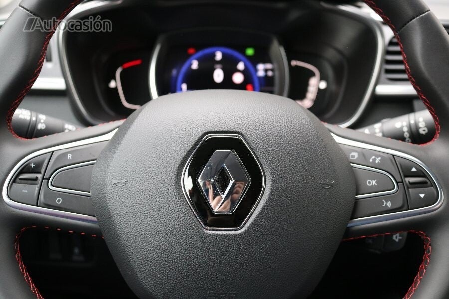 Renault Kadjar Blue dCi 150 4WD Black Edition interior.