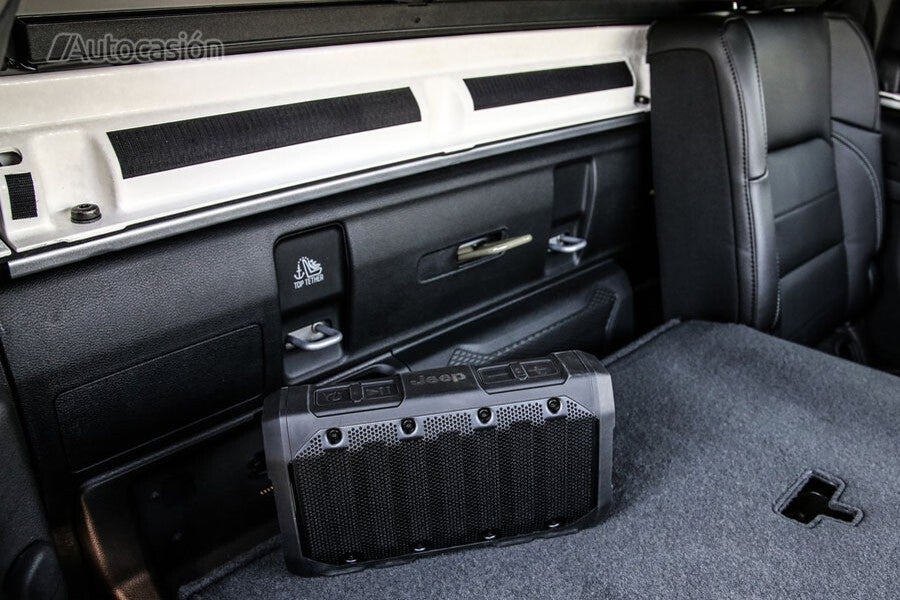 El Launch Edition ofrece elementos exclusivos como este altavoz portátil.