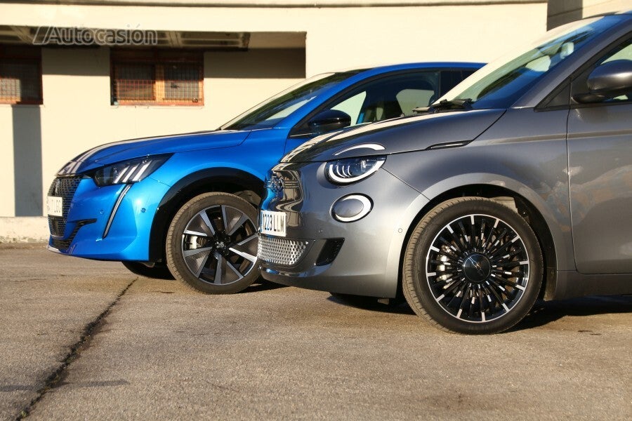 Comparativa de eléctricos: FIAT 500e vs. Peugeot e-208
