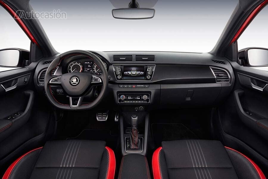 El interior del ŠKODA FABIA es uno de los más amplios de la categoría.