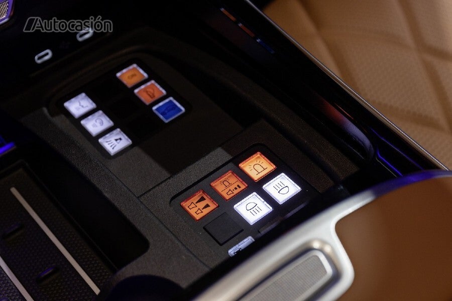 Mercedes-Benz S 680 Guard interior