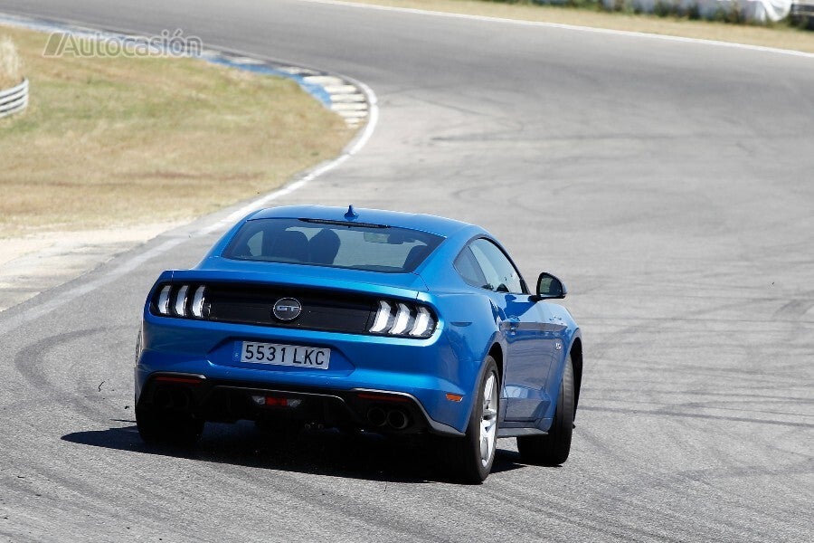 Ford Mustang Fastback GT 2021 dinámicas
