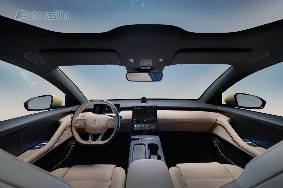 El puesto de conducción es similar al de los Tesla.