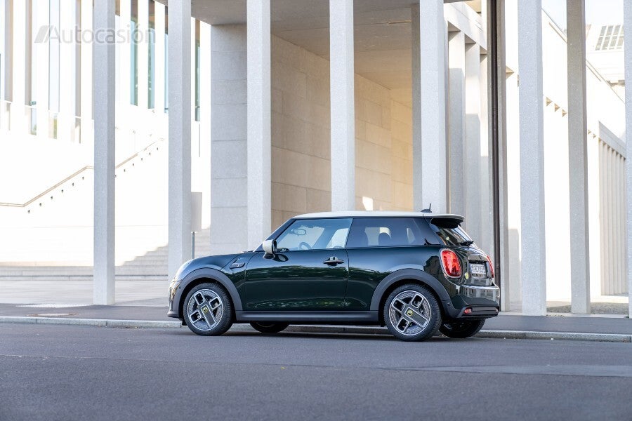 Mini Cooper SE Resolution Edition exterior