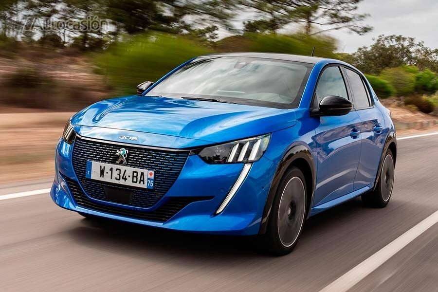 The Peugeot e-208 is one of the electric cars that best withstands the cold.