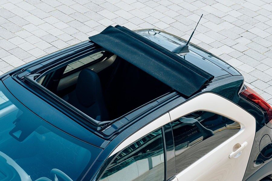 El techo de lona procede del LC Cabrio de Lexus y es opcional en el nivel más alto.