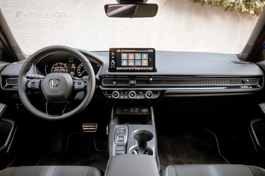 Honda Civic e:HEV 2022 interior