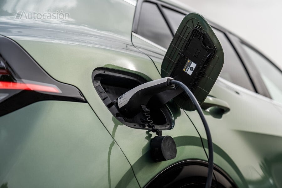 Los modelos eléctricos e híbridos enchufables siguen ganando cuota de mercado.