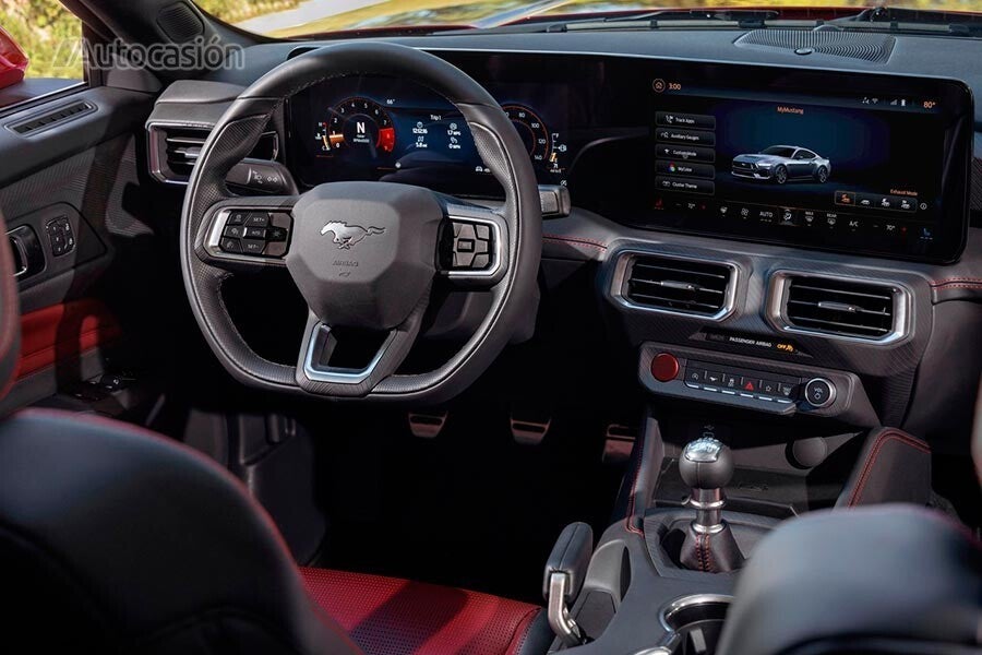 El diseño interior del nuevo Mustang cambia de forma radical.