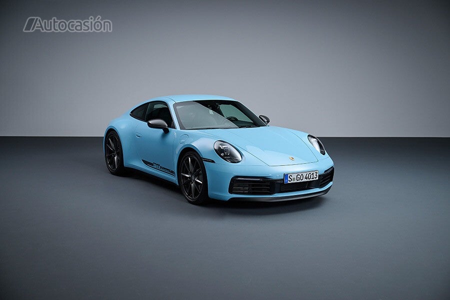The Porsche 911 is another one of those cars that we usually dream of.