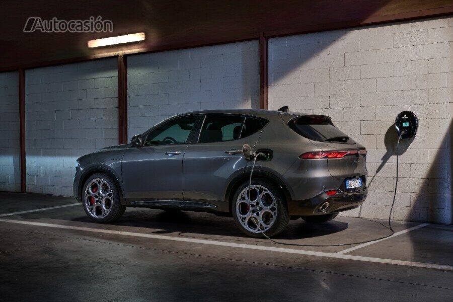 Alfa Romeo Tonale PHEV 2022 exterior
