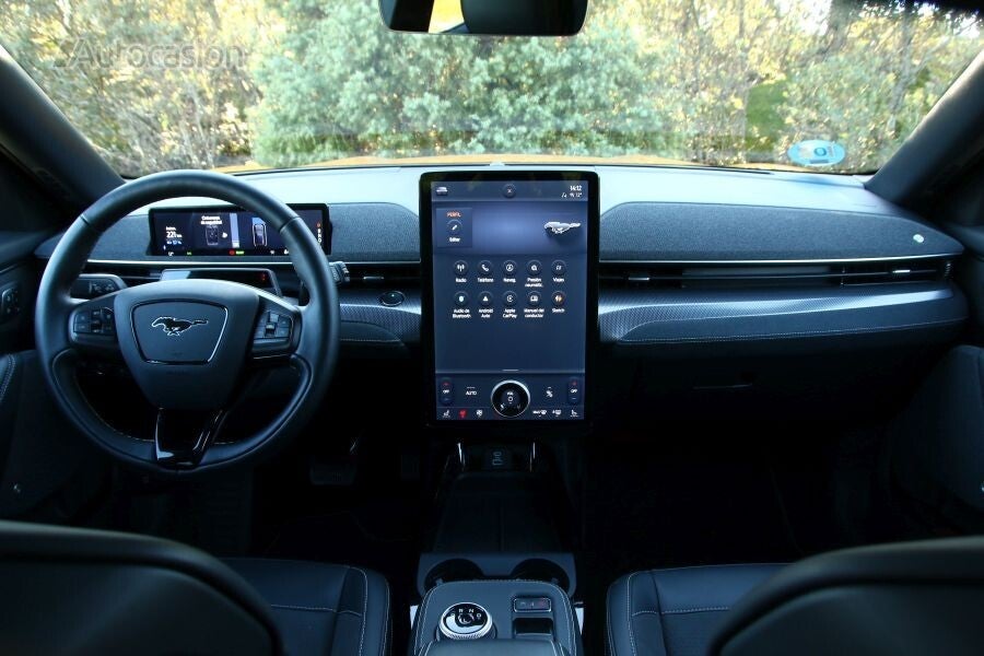 La pantalla central se convierte en el cerebro de operaciones del coche.