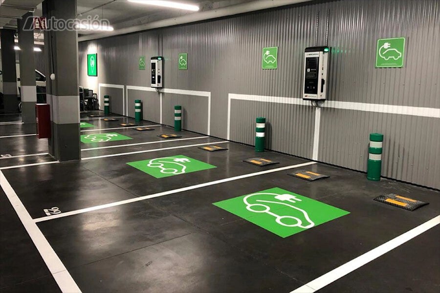 The supermarket network has 22 kW chargers.