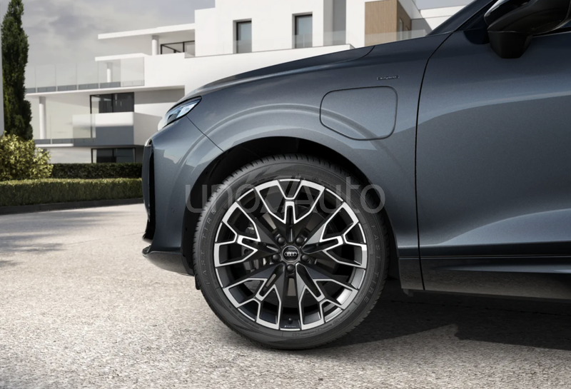 Q3 e-hybrid Black Line S tronic 200kW