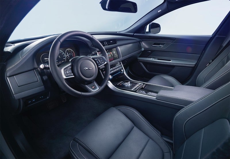 XF 2.0i4D Prestige AWD Aut. 180