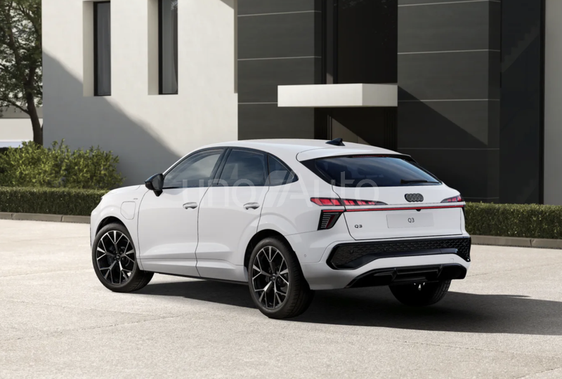 Q3 Sportback e-hybrid Black line S tronic 200kW