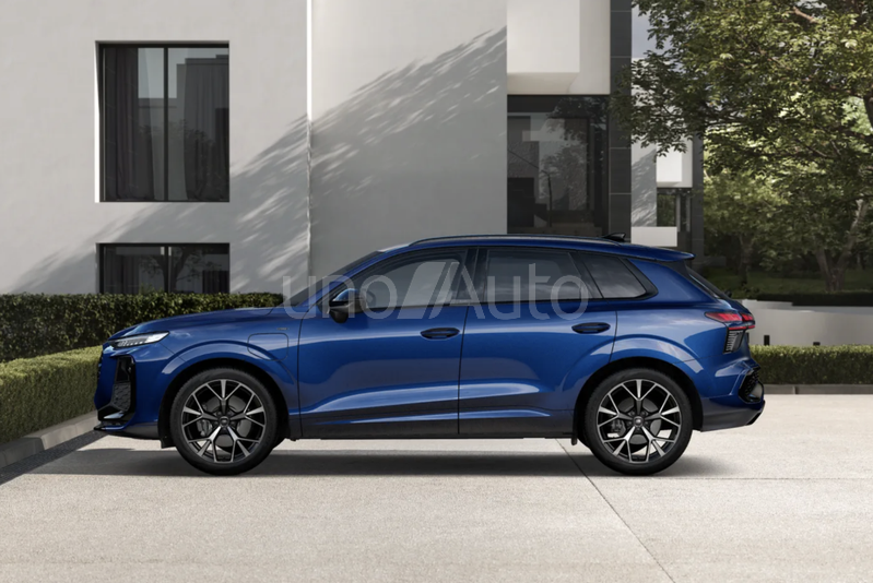 Q3 e-hybrid Black Line S tronic 200kW
