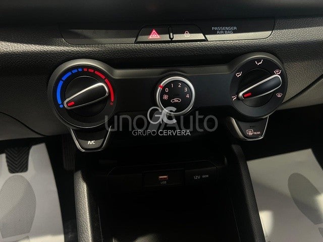 Stonic 1.0 T-GDi MHEV Concept 100