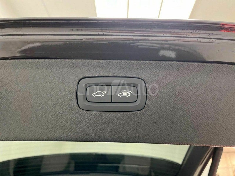 2.0 T8 AWD Core Recharge Auto