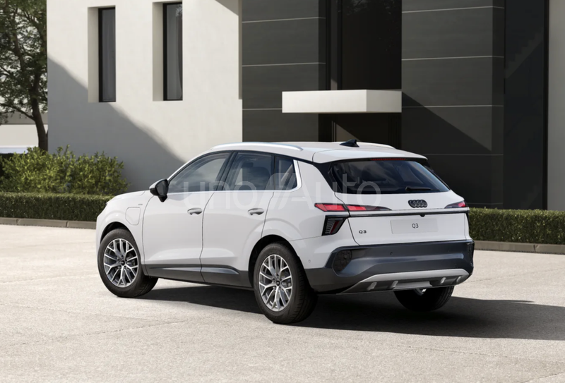 Q3 e-hybrid Business S tronic 200kW
