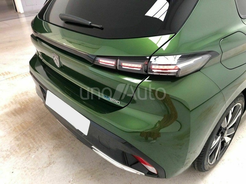 5P Allure Hybrid PHEV 180 eEAT8