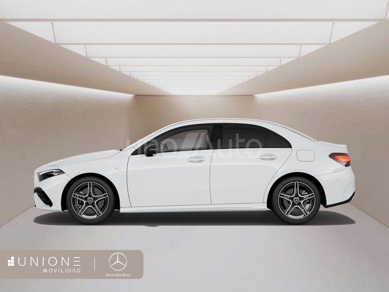 250 e Berlina con tecnología híbrida