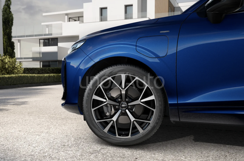 Q3 e-hybrid Black Line S tronic 200kW
