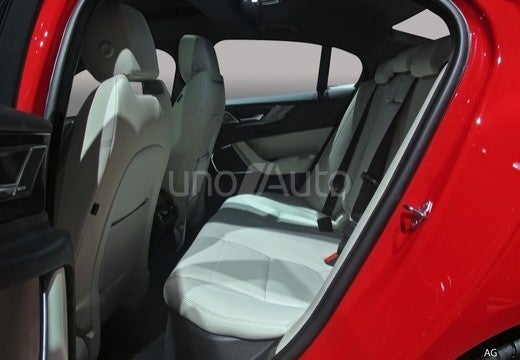 XE 2.0 I4 R-Dynamic SE RWD Aut. 250