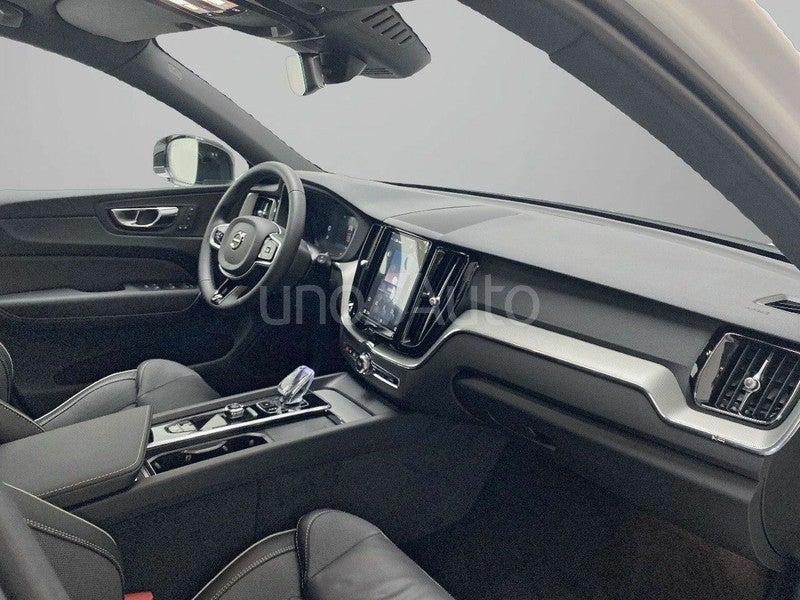 2.0 B5 G AWD Plus Dark Auto