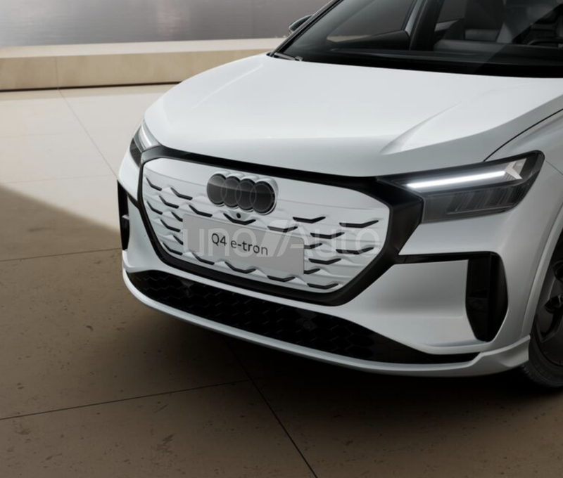 Q4 e-tron quattro Black line 220kW 82KWh