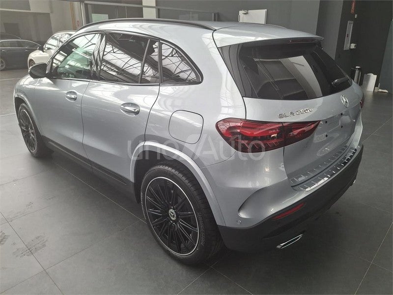 CLASE GLA 250 e con tecnología híbrida EQ