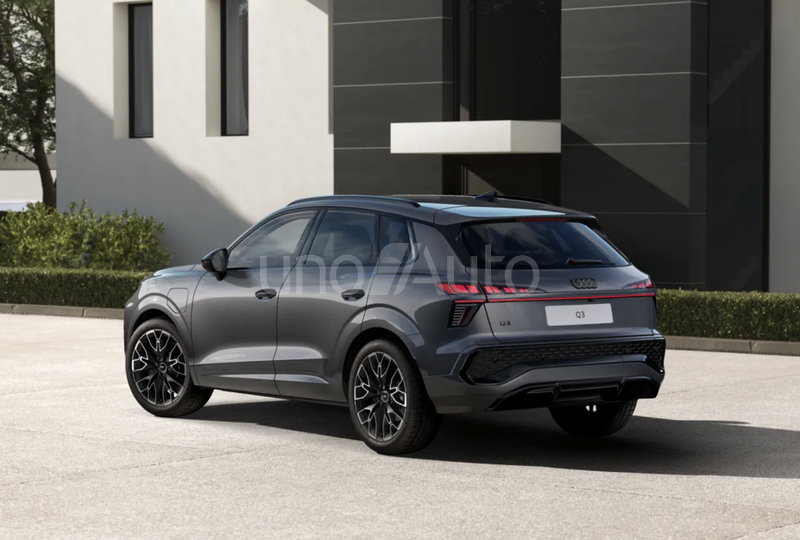 Q3 e-hybrid Black Line S tronic 200kW